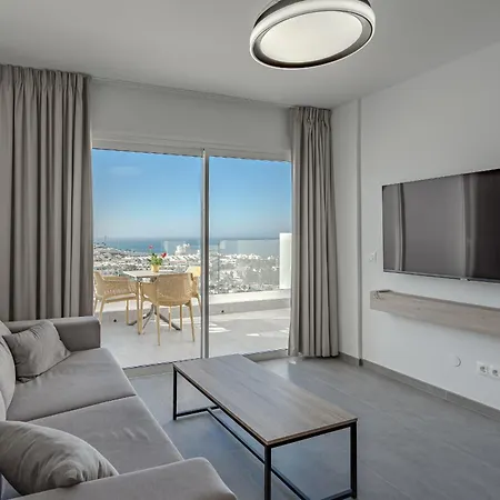 New Modern With Heated Pool Apartment