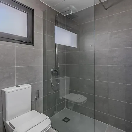 New Modern With Heated Pool 公寓