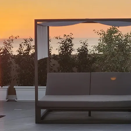 公寓 New Modern With Heated Pool